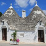 Trullo autentico in contrada, ideale per un soggiorno economico e suggestivo.