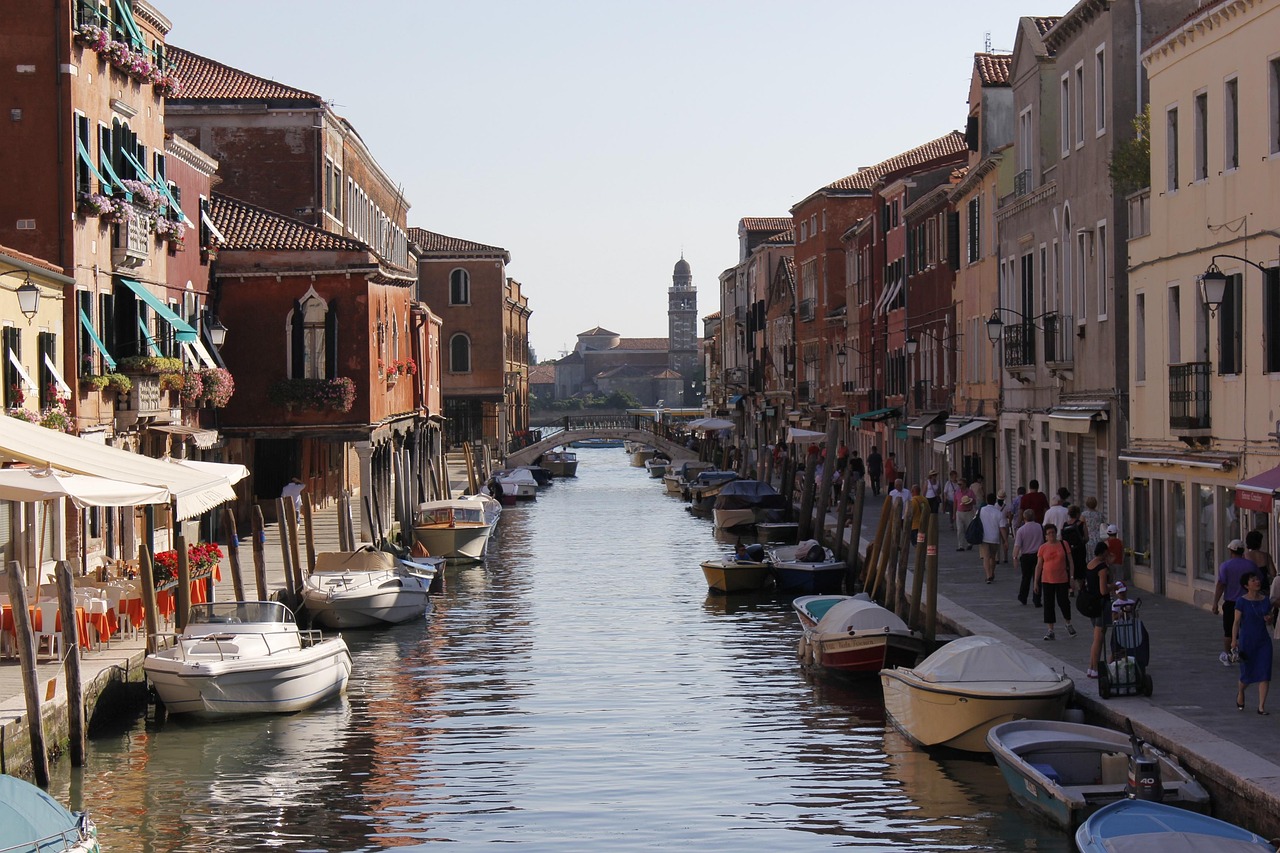 Venezia: vista di un campo tranquillo lontano dalle zone turistiche affollate.