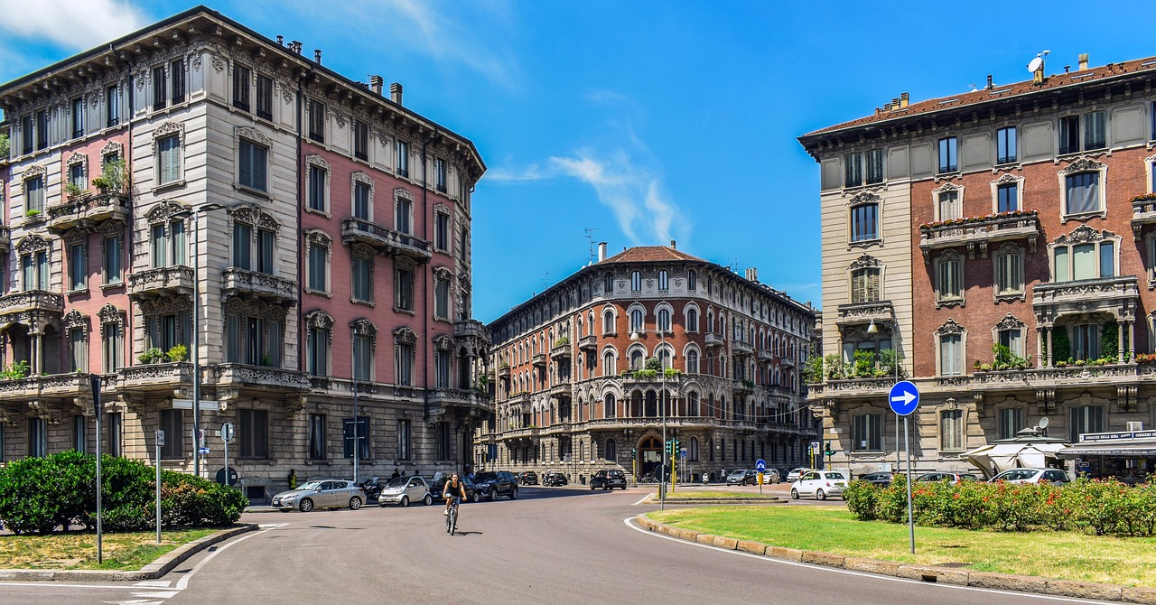 Vista panoramica di Milano con hotel e attrazioni vicine al centro città.
