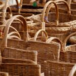 Cestini intrecciati in salice e canne di fiume, tipici dell'artigianato siciliano.