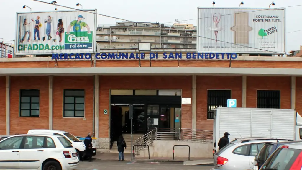 Cagliari, San Benedetto in sede temporanea: come visitare il mercato senza cercare il vecchio edificio durante i lavori