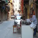 Visitare un mercato storico senza fermarsi alle bancarelle: i dettagli che raccontano davvero la città