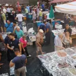 Catania e la Pescheria: il dettaglio urbano che collega mercato, lava e piazze barocche