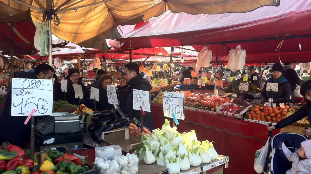 Torino e Porta Palazzo: come orientarsi nel mercato senza ridurlo a una lista di bancarelle