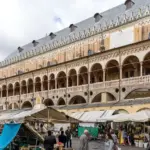 Padova tra Piazza delle Erbe e Piazza della Frutta: due mercati vicini ma con atmosfere diverse