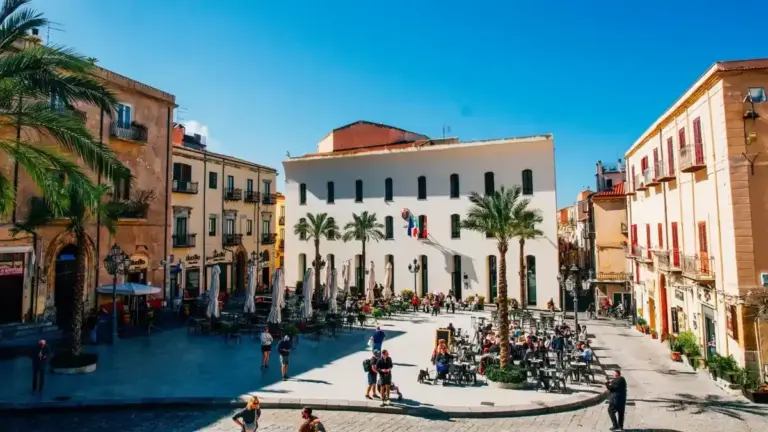 Cagliari tra mercato di San Benedetto e quartieri storici: come unire cucina locale e passeggiata urbana